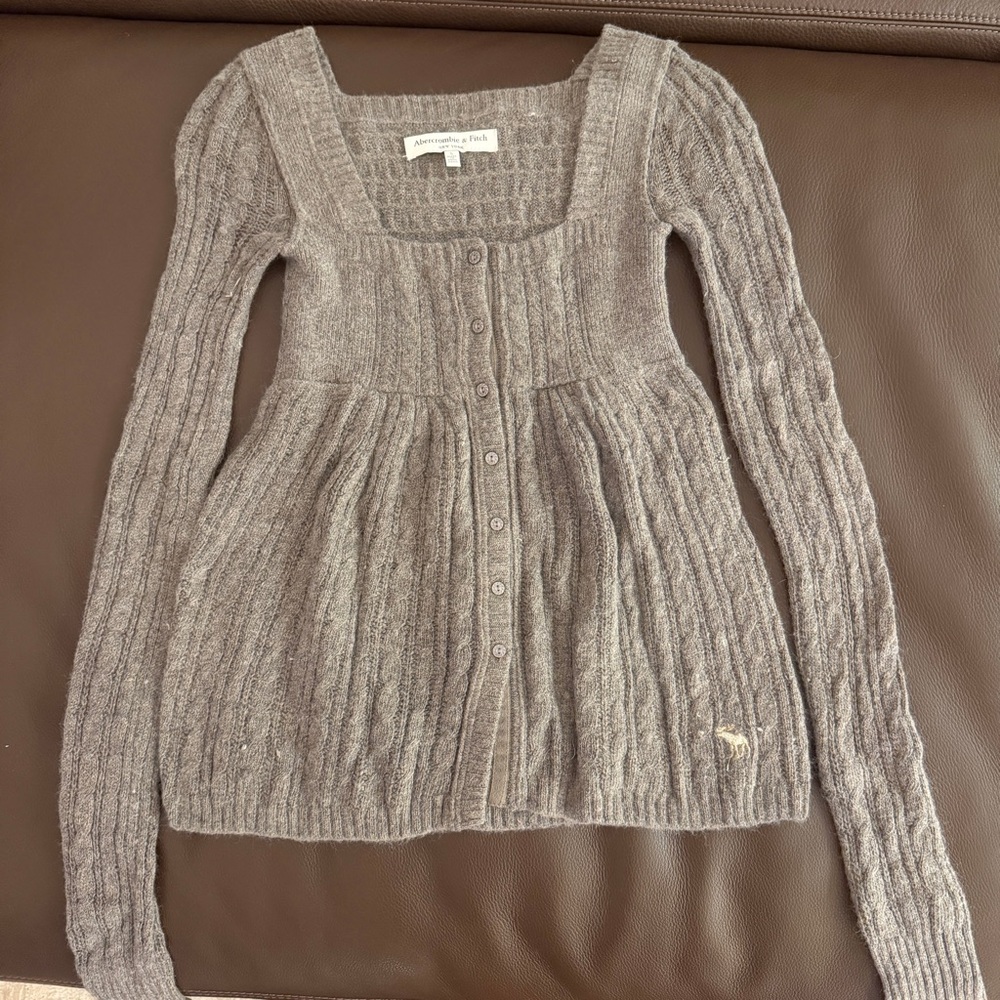 Vintage Y2K - Rabbit Hair Abercrombie & Fitch Grey Babydoll Button Sweater